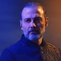 singerImage